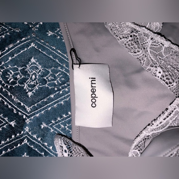 CoperniLace Flower Gown - Picture 5 of 6